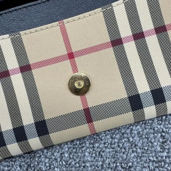 Burberry Leather Shoulder Bag 450-021925 - Picture 10 of 16